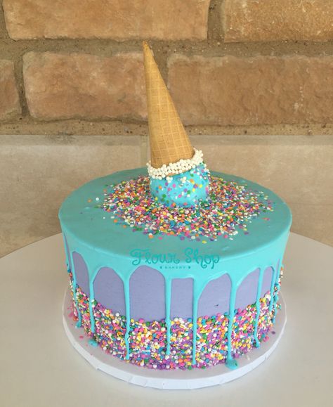 Cone Cake, Ice Cream Cone Cake, Tooth Cake, Cake Ice Cream, Swirl Cake, Ice Cream Birthday Party, Summer Cakes, Cake Decorating Designs, Drip Cake