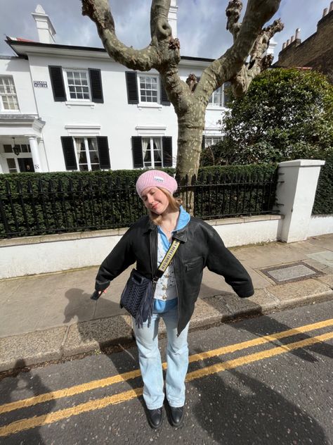 Outfit inspo | leather jacket | pink beanie | cross body bag | chelsea | london | Ganni | Ganni Beret Outfit, Pink Beret Outfit, Pink Beanie Outfit, Outfit Inspo Leather Jacket, Beret Outfit, Pink Beret, Beanie Outfit, Pink Beanie, Chelsea London