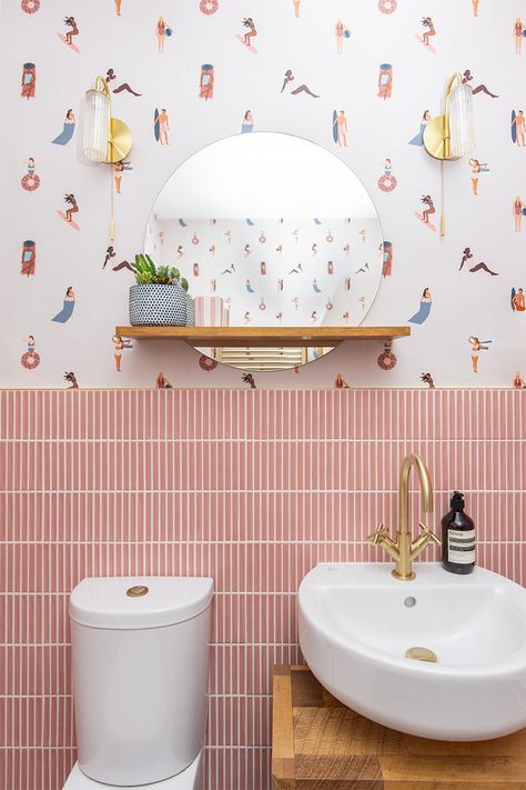 Small Pink Toilet Room, Pink Bathroom Apartment, Colourful Bathroom Tiles, Pink Tiles Bathroom, Bathroom Quirky, Small Pink Bathroom, Pastel Bathroom Ideas, Pink Tiled Bathroom, Small Colorful Bathroom