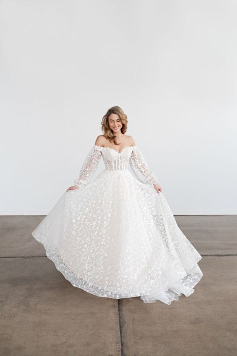 Balloon Sleeve Wedding Dress, Star Wedding Dress, Poofy Sleeves, Sleeves Wedding Dress, Star Fabric, Love Celebration, Unique Wedding Dress, Cinderella Wedding, Sarah Paulson