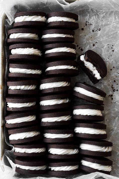 Soft Homemade Oreos with Vanilla Buttercream - Curly Girl Kitchen High Altitude Cookies, Brownies Caramel, Homemade Oreo Cookies, Cookie And Cream Cupcakes, Homemade Oreos, Buttercream Chocolate, High Altitude Baking, Purple Cake, Cookie Sandwich