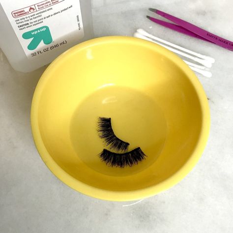 How To Clean Fake Lashes, How To Clean Strip Lashes, How To Clean False Lashes, How To Clean Fake Eyelashes, How To Clean Lashes, How To Clean Eyelashes, Eyelashes Tutorial, Selfcare Tips, Lash Tricks