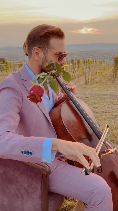 🌹🌹🌹🌹🌹🎻🎻🎻🎻🎻 Cello Photo, Cello Photography, Hauser Cello, The Fonz, Happy New Year Gif, Best Pictures Ever, Cello Music, New Year Gif, Parental Guidance