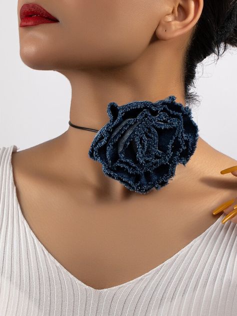 Denim Choker, Costume Jewelery, Flower Choker Necklace, Denim Flowers, Flower Choker, Studded Denim, Diy Wire Jewelry, Choker Style, Denim Style