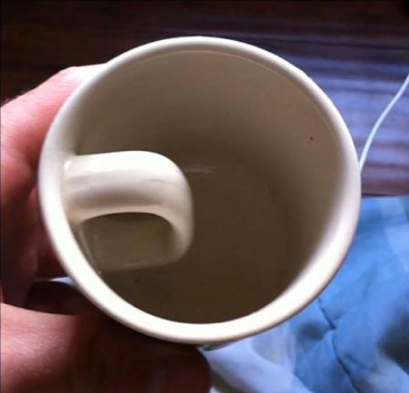 Whoever made this mug. LIKE, FOR REAL? | 21 People Who Should Be Fired Immediately Job Memes, Job Fails, Bad Job, Job Quotes, You Had One Job, Design Fails, Funny Captions, One Job, Bones Funny