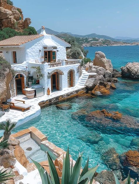 Beautiful Small Homes, Dream Life House, Sea House, House By The Sea, Backyard Pool Designs, Sea Shore, Beach Bungalows, Tiny Apartment, Mediterranean Homes