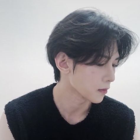 Yeosang Long Hair Black, Yeosang Long Hair, Yeosang Black Hair, Sleek Back Hair, Ateez Yeosang, Kang Yeosang, Kang Yeo-sang, Short Black Hairstyles, Eternal Sunshine