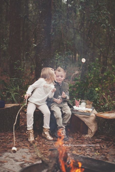 Campfires Photography, Camping Photoshoot, Backlight Photography, Florida Holiday, Fall Family Portraits, Photography Mini Sessions, Fall Mini Sessions, Camping Photography, Photography Studios