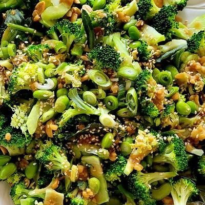 Peanut Broccoli Salad, Peanut Broccoli, Broccoli Edamame, Broccoli Salads, Broccoli Salad Recipe, Easy Side Dish, Dinner This Week, Broccoli Salad, Edamame