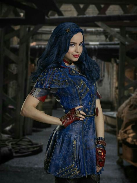 Evie Costume, Descendants Pictures, Disney Descendants 2, Descendants Wicked World, Estilo Zendaya, Evie Descendants, Descendants Costumes, Descendants Characters, Descendants 1