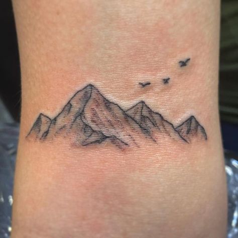 Brandon G M on Instagram: "Floating upon the surface for the birds #mountaintattoo @nocturnaltattooink @pirattattoomachines @higherlevel_tattoosupply_az @hextat" Bird Mountain Tattoo, Flying Eagle Tattoo, Eagle Mountain Tattoo, Pikes Peak Mountain Tattoo, Mountain Blue Bird Tattoo, Mountain Reflection Tattoo, Eagle Tattoo, Mountain Tattoo, I Feel Pretty