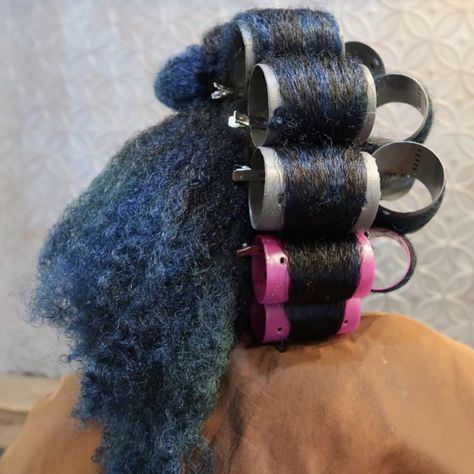 How to Roller Set Natural Hair, According to a Natural Hair Expert Roller Set Natural Hair, Roller Set Hairstyles, Wet Set, Natural African American Hairstyles, Roll Hairstyle, Natural Black Women, Natural Styles, Roller Set, Hair Setting