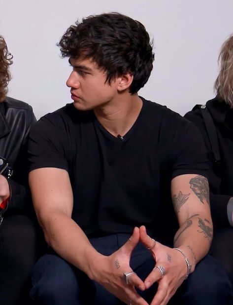 How To Wear Belts, Calum 5sos, Thomas Hood, Get Off My Lawn, 5sos Pictures, Calum Thomas Hood, Caption This, Five Seconds Of Summer, Calum Hood