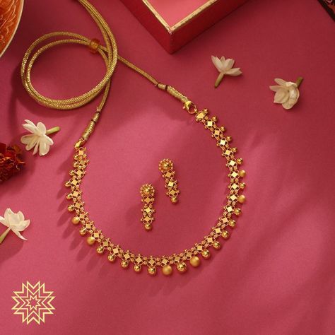 Manubhai Jewellers, Pure Gold Jewellery, Perhiasan India, Gold Jewelry Outfits, Gold Jewelry Simple Necklace, Gold Necklace Indian Bridal Jewelry, Gold Necklace Simple, Gold Jewelry Stores, Gold Wedding Jewelry