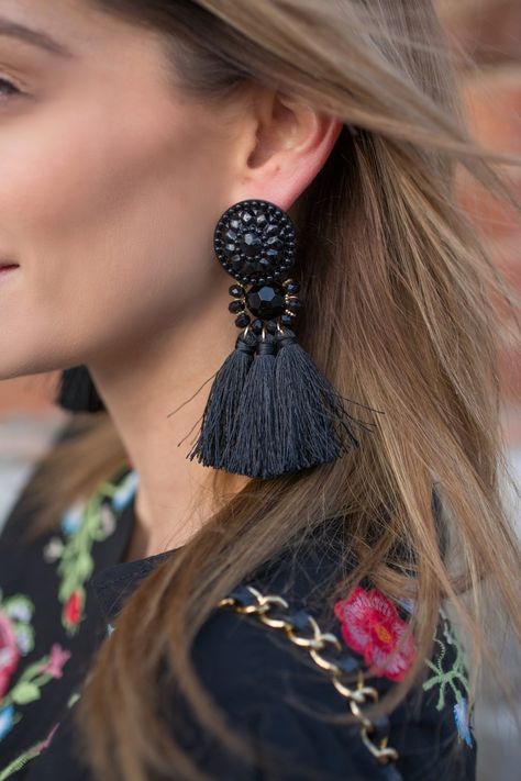 H&M Black Tassel Earrings Tassel Earrings Outfit, Winter Embroidery, Earrings Outfit, Silk Thread Jewelry, Chanel Earrings, Tassel Jewelry, Handmade Jewelry Diy, Black Earrings, Girly Jewelry