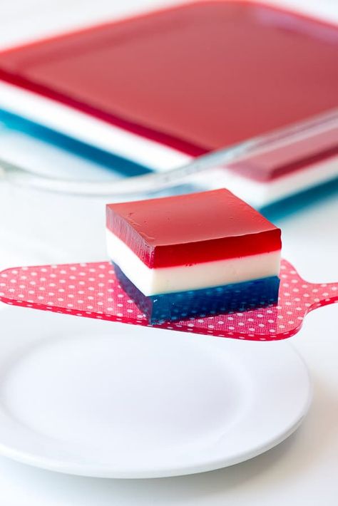 Fourth Of July Jello Desserts, Red White And Blue Jello Desserts, 4th Of July Jello Desserts, Blue Jello Dessert, Fourth Of July Jello, Finger Jello Recipe, Red White Blue Jello, 4th Of July Jello, Red White And Blue Food