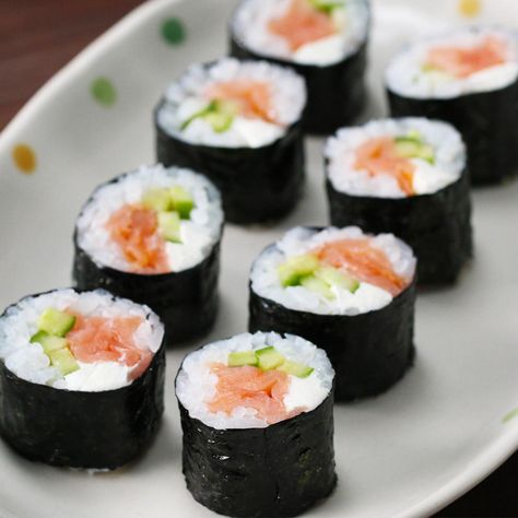 GOOD EATS/SUSHI- Philadelphia Roll Recipe by Tasty California Roll Recipes, Philadelphia Roll, Maki Sushi, Sushi Roll Recipes, Spicy Tuna Roll, Sushi Recipe, Japanese Dinner, Sushi Dinner, Sushi Party