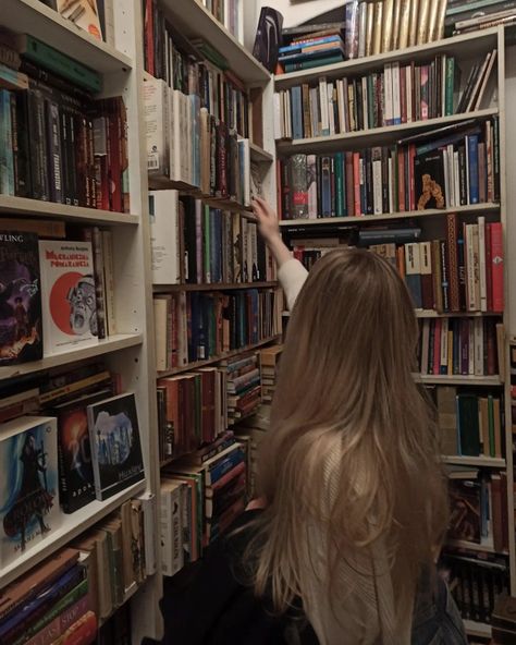 Bookstore Employee Aesthetic, The Brightest Light Of Sunshine Book, The Brightest Light Of Sunshine, Aofie Molloy, Bookstore Aesthetic, Book Mood, Book Shopping, When Youre In Love, Aesthetic Photoshoot