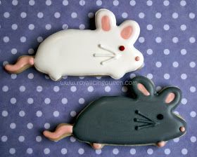 Snake Cookies, Royal Icing Cookie Decorating, Mouse Cookies, Cookie Royal Icing, Cat And Mouse, Pet Mice, Cookie Bar, Christmas Mouse, Cut Out Cookies