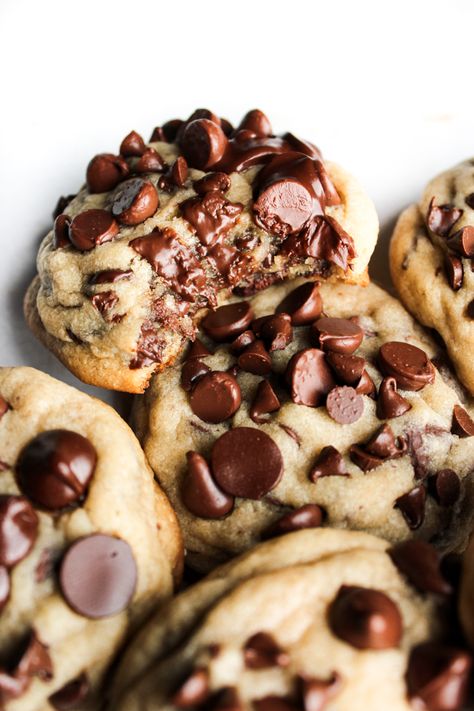 The Best Classic Chocolate Chip Cookies - Sweets by Elise Cookies Without Brown Sugar, Bakery Chocolate Chip Cookies, Classic Chocolate Chip Cookies, Mini Chocolate Chip Cookies, Crunchy Cookies, Food Scale, Peanut Butter Chips, Dairy Free Options, Mini Chocolate Chips