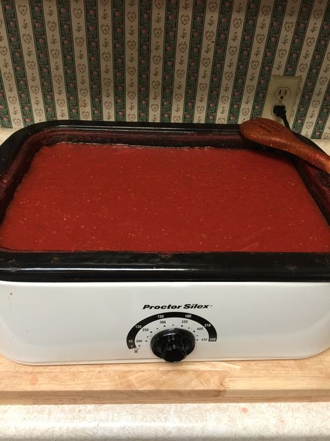 this is from my neighbor. her version of spaghetti sauce. cook time does not include time for water to boil in canner. Spaghetti Sauce In A Roaster, Electric Roaster Spaghetti Sauce, Roaster Oven Spaghetti Sauce, Cooking Tomatoes In Roaster, Making Spaghetti Sauce, Spaghetti Sauces, Italian Sausage Links, Roaster Oven Recipes, Electric Roaster Ovens