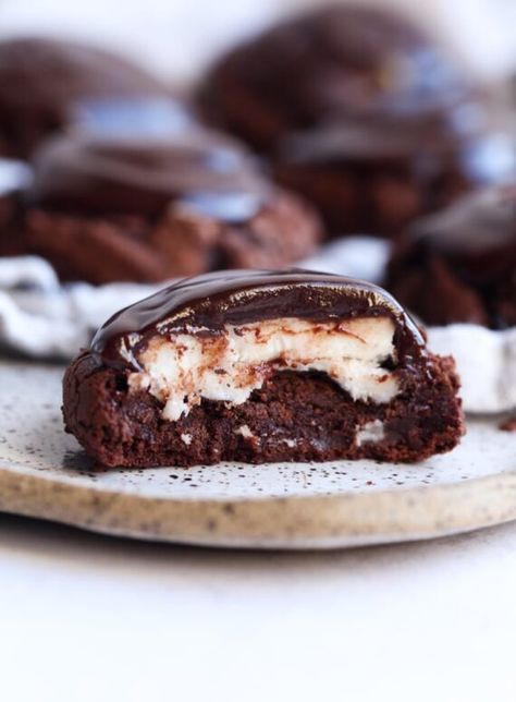 Peppermint Patty Brownies, Desserts To Bake, Perfect Brownie Recipe, Fudgy Cookies, Drippy Cakes, Peppermint Dessert, Cookie Brownie Recipe, Peppermint Patty, Mint Cookies