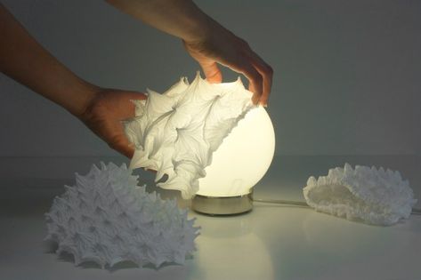 Japanese Lighting, Lite Brite, How To Make Lanterns, Light Sculpture, Japanese Crafts, Diy Lamp, Paper Sculpture, Ancient Art, 인테리어 디자인