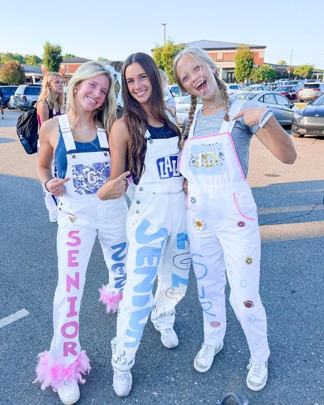 Senior Year Overall, Senior Jeans Painted 2023 Blue, Hoco School Spirit Day, Pink Out Pants Spirit Week, Spirit Week Overalls, Senior Year Overall Ideas, Senior Overalls 2024, High School Senior Outfit Ideas, Cute Senior Jeans