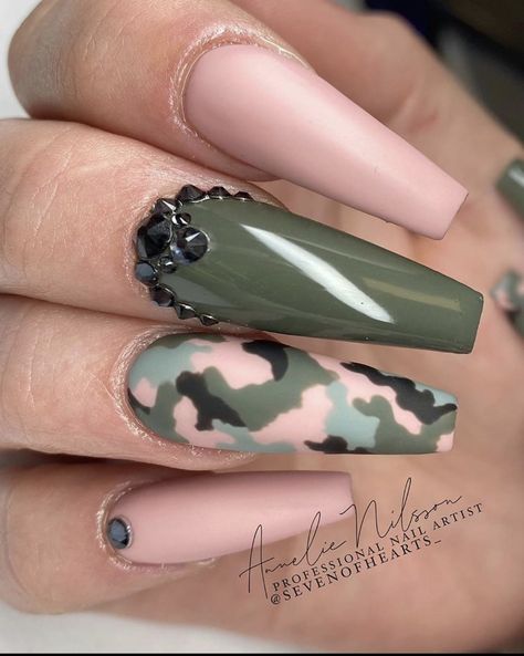 Army Fatigue Nail Design, Army Green Ombre Nails, Army Fatigue Nails, Army Green Acrylic Nails, Camouflage Nails Designs, Army Nails Design, Camo Nails Acrylic, Camoflauge Nails, Hunting Nail Designs