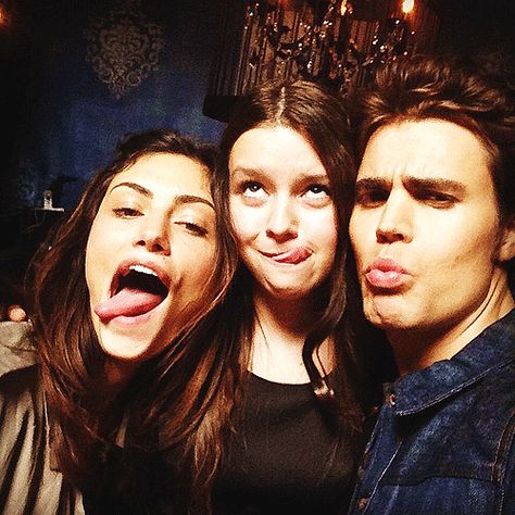 Paul Wesley And Phoebe Tonkin, Paul And Phoebe, Girl Time, The Originals Tv, The Vampire Diaries 3, Vampire Diaries Guys, Vampire Diaries Wallpaper, Vampire Diaries Funny, Casting Pics