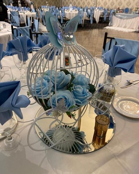 @julianas_bridal on Instagram Cinderella Quinceanera Centerpieces Ideas, Cinderella 15 Party Decoration, Cinderella Quince Decorations, Baby Blue Centerpieces Quinceanera, Cinderella Decorations Ideas, Quince Blue Theme, Cinderella Centerpieces, Centerpieces For Quinceanera, Sweet 16 Cinderella Theme