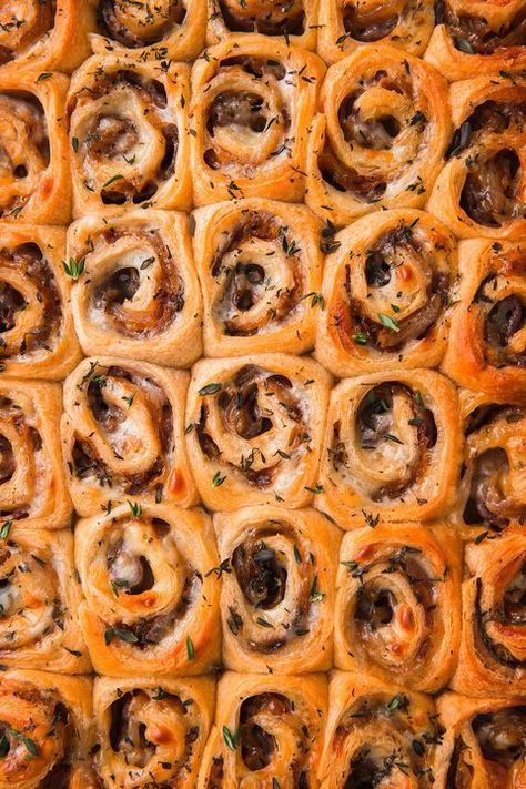 french dip pinwheels vertical Leftover Roast Beef Recipes, Crescent Roll Appetizers, Best Roast Beef, Leftover Roast Beef, Holiday Party Appetizers, Christmas Recipes Appetizers, Potato Bites, Roast Beef Recipes, Potluck Dishes