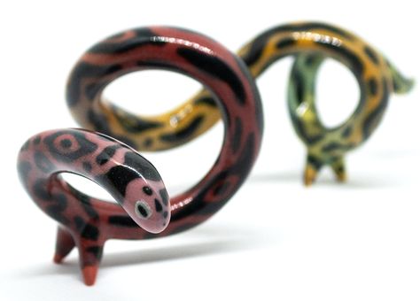 A small ceramic sculpture of a creature resembling a slithering snake Sculptures Céramiques, Colossal Art, Keramik Design, 3d Modelle, Visual Culture, Ceramics Pottery Art, Clay Art Projects, Ceramic Animals, Sculpture Clay