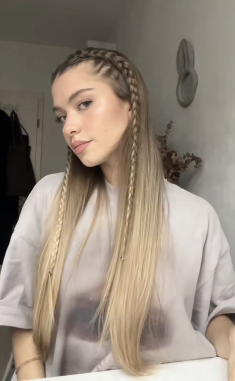 Little Braids In Front Of Hair, White Girl Braids Hairstyles, Bad Girl Hairstyles, Evil Hairstyles, Tiny Braids In Hair, White Girl Hairstyles, Braids Straight Hair, Hair Styling Tips, Dark Blonde Hair Color