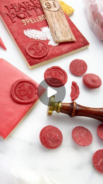 Maya Frenklach - Painted Ladies Pastry on Instagram: "Chocolate wax seals are the perfect finishing touch! Start by popping your wax seal stamp in the freezer in a small cup (I like to use glass or metal). Give your stamp some time to chill. When ready, melt chocolate melts in the microwave for 15 seconds intervals stirring between. When melted transfer to a piping bag. Pipe chocolate rounds directly onto the cookie or onto parchment. I like to do one stamp at a time and put my stamp back in the chilled glass between uses. The cold stamp should only need a few seconds to cool the chocolate before lifting. Et voilà!

#chocolate #waxseal #waxsealstamp #cookieart #sugarcookietutorial #cookiedecorating #sugarart #realism #asmr" Chocolate Melts, Piping Bag, Painted Ladies, Cookie Art, Wax Seal Stamp, Seal Stamp, Sugar Art, Sugar Cookies Decorated, Decorated Cookies