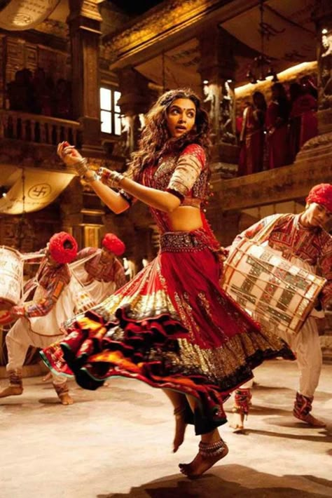 भारतीय इतिहास, Pani Puri, Freida Pinto, Indian Dance, Ghagra Choli, Bollywood Dance, Shah Rukh Khan, Bollywood Movie, Indian Aesthetic