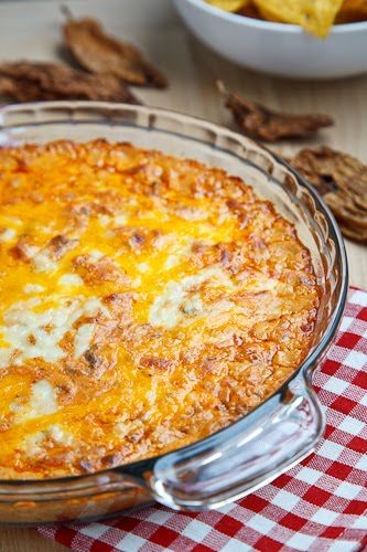 Baked Taco Dip.  I really need to go ahead and make one of these recipies some day... Baked Taco Dip, Taco Bell Quesadilla, Cooking With Friends, Nacho Dip, Taco Dip Recipe, Party Dip Recipes, Taco Bake, Low Carb Snack, Taco Dip