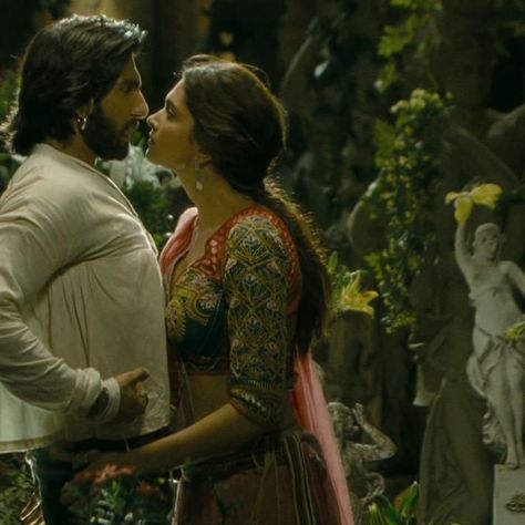 Sanjay Leela Bhansali Aesthetic, Bhansali Aesthetic, Leela Movie, Deepika Padukone Movies, Hindi Movie Film, Ram Leela, Deepika Ranveer, Vintage Bollywood Aesthetic, Cute Crush Quotes