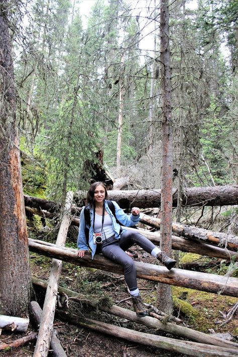 Hiking in Banff, Canada. Hiking outfit: Grey skinny cargo pants, light grey tank, denim top, boots, high socks, Polaroid camera Outdoorsy Outfits, Outfit Grey, Banff Canada, Dressing Well, Polaroid Camera, Adventure Is Out There, Boots High, Hiking Outfit, Park Bench