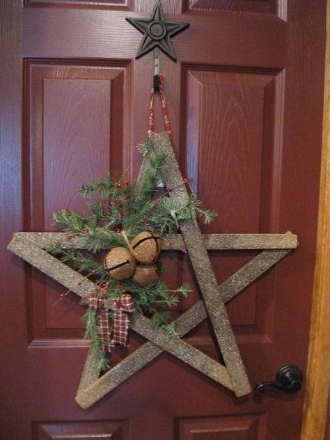 Wicker Star Decoration, Grapevine Star Wreath, Star Wood Crafts, Christmas Wooden Star, Wood Stars Diy Rustic, Wooden Christmas Wreath, Wood Stars Diy Rustic Christmas Decor, Star Wreath Ideas, Wooden Stars Christmas