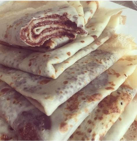 Nutella Crepes Aesthetic, Crepes Aesthetic, Juicy Food, Crepes Nutella, Nutella Crepes, I Want Food, Road Trip Food, Food Pin, Unhealthy Food