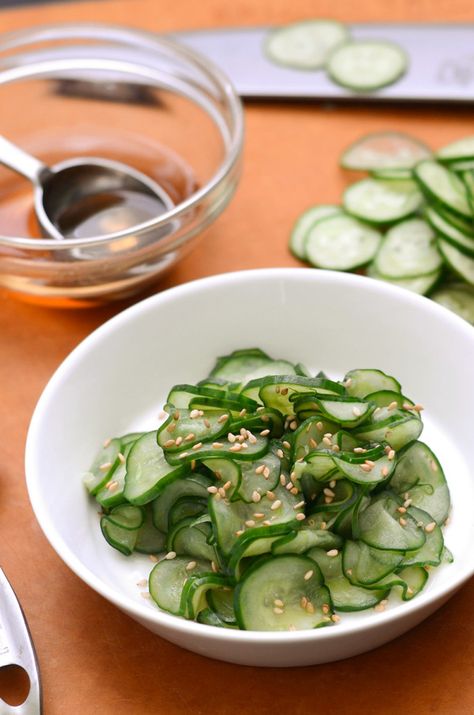 Sunomono Salad Recipe (Japanese Cucumber Salad) 21 Day Fix Salad, Recipes For Healthy Skin, Sunomono Salad, Japanese Cucumber Salad, Light Side Dishes, Easy Cucumber Salad, Japanese Cucumber, Recipe Japanese, Cucumber Diet