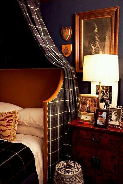 . Masculine Interior, Masculine Bedroom, Design Del Prodotto, Beautiful Bedrooms, Tartan Plaid, Boy's Room, Guest Bedroom, 인테리어 디자인, Wood Design