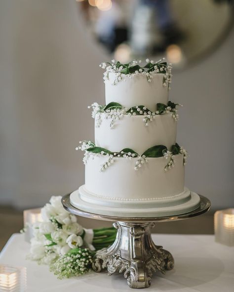 London  Surrey Photographer on Instagram: “The details on this cake are fabulous and match the Lily of the Valley in the bride's bouquet @the_bingham_weddings_ with the talented…” Wedding Cake With Lily Of The Valley, Lily Of The Valley Wedding Cake, Lily Of The Valley Cake, Lily Of The Valley Wedding, Lily Of The Valley Bouquet, Sheep Cake, 3 Tier Wedding Cakes, Bride's Bouquet, 2025 Wedding