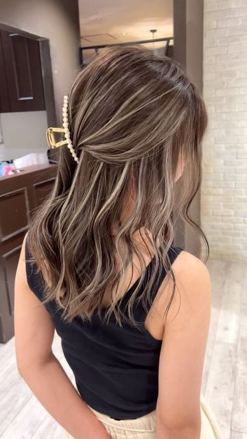 Mini Highlights Hair, Brown Hair Highlight Ideas, Brown White Hair, Brown And White Hair, Hair Color Underneath, Brown Hair Looks, Brown Hair Inspo, Hair Tint, Fesyen Rambut