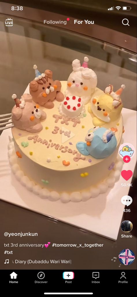 Beomgyu Birthday Cake, Txt Birthday Cakes, Txt Inspired Cake, Txt Cake Design, Kpop Birthday Ideas, Txt Cake Ideas, Txt Birthday Cake, Enhypen Cake Ideas, Txt Cake