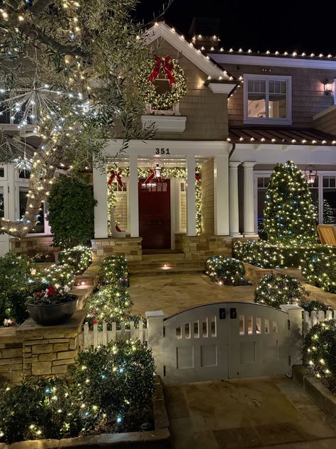 Mansion Christmas Decor Outside, Mansion Christmas Decor, Mansion Christmas, Christmas Decor Outside, Christmas Lights, Mansion, Christmas Decor, Christmas Decorations, Lighting