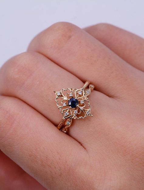 Vintage Rings Antiques, Ring Designs Unique, Art Deco Engagement Ring Vintage, Unique Diamond Wedding Rings, Best Diamond Rings, Unique Ring Designs, Vintage Engagement Rings Art Deco, Vintage Engagement Rings Sapphire, Diamond Rings Design