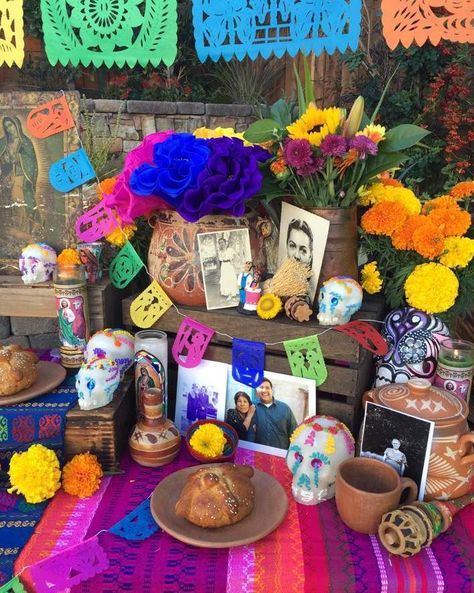 Offrenda Table Ideas, Offrenda Table Ideas Diy, Offrenda Table, Ofrenda Table, Dia De Los Muertos Party Ideas, Day Of The Dead Altar, Day Of The Dead Diy, Dia De Los Muertos Decorations Ideas, Family Altar