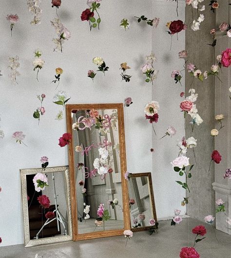 Floating Flower Wall, Flower Garland Wall, Hanging Flower Garland, Garland Wall Decor, Hanging Backdrop, Floating Flower, Flower Hanging, Flower Wall Hanging, White Carnation